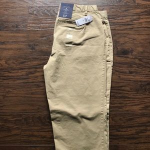 Gap size 8 Slim City Crop 3/4 NWT